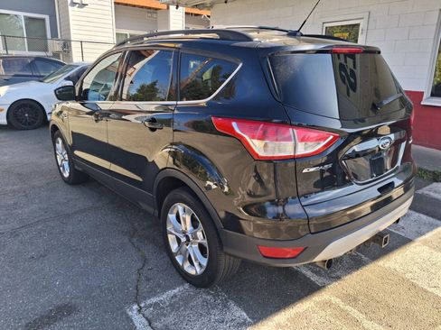 Used 2013 Ford Escape SE image 2