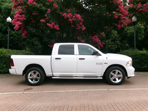 Used 2017 RAM 1500 Express RWD image 7