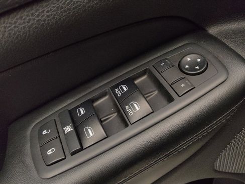 Used 2018 Jeep Grand Cherokee Laredo image 27