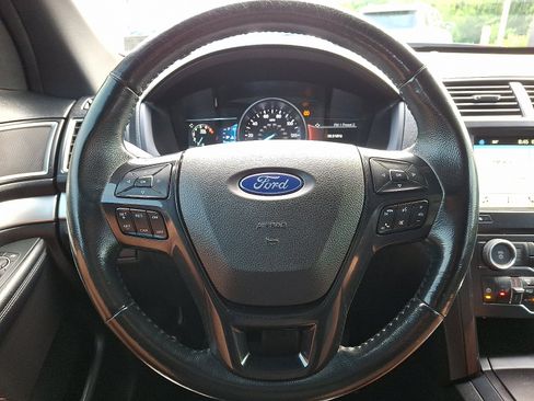 Used 2017 Ford Explorer XLT w/ Equipment Group 202A AWD/4WD image 19
