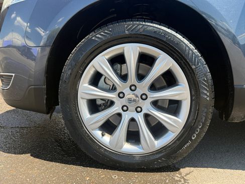 Used 2013 Lincoln MKT FWD image 11