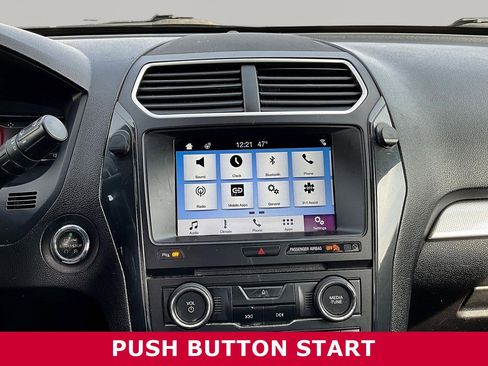 Used 2017 Ford Explorer XLT w/ Equipment Group 202A image 10