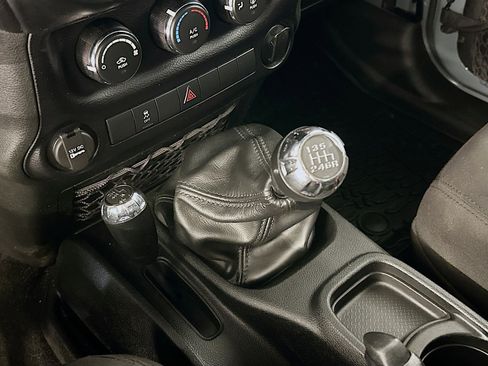 Used 2015 Jeep Wrangler Sport AWD/4WD image 22