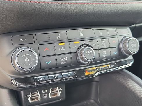 Used 2025 Dodge Durango GT RWD image 26