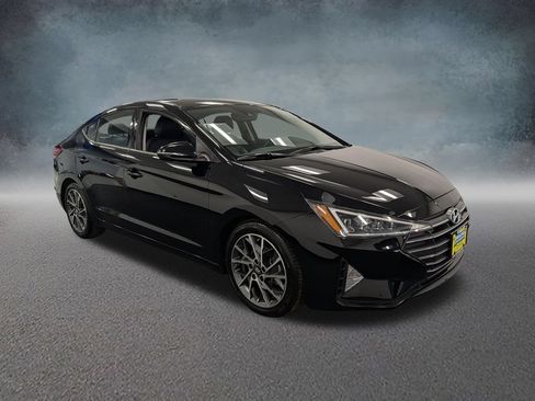 Used 2019 Hyundai Elantra Limited w/ Cargo Package FWD image 3