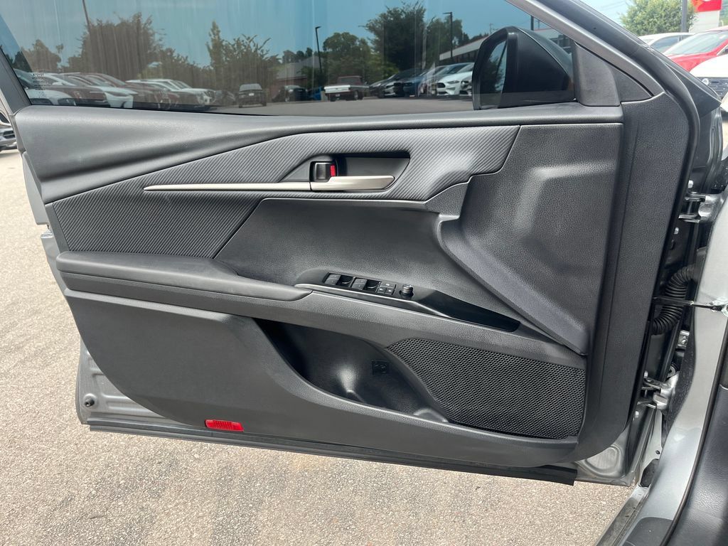 Used 2026 Toyota Camry SE FWD image 11