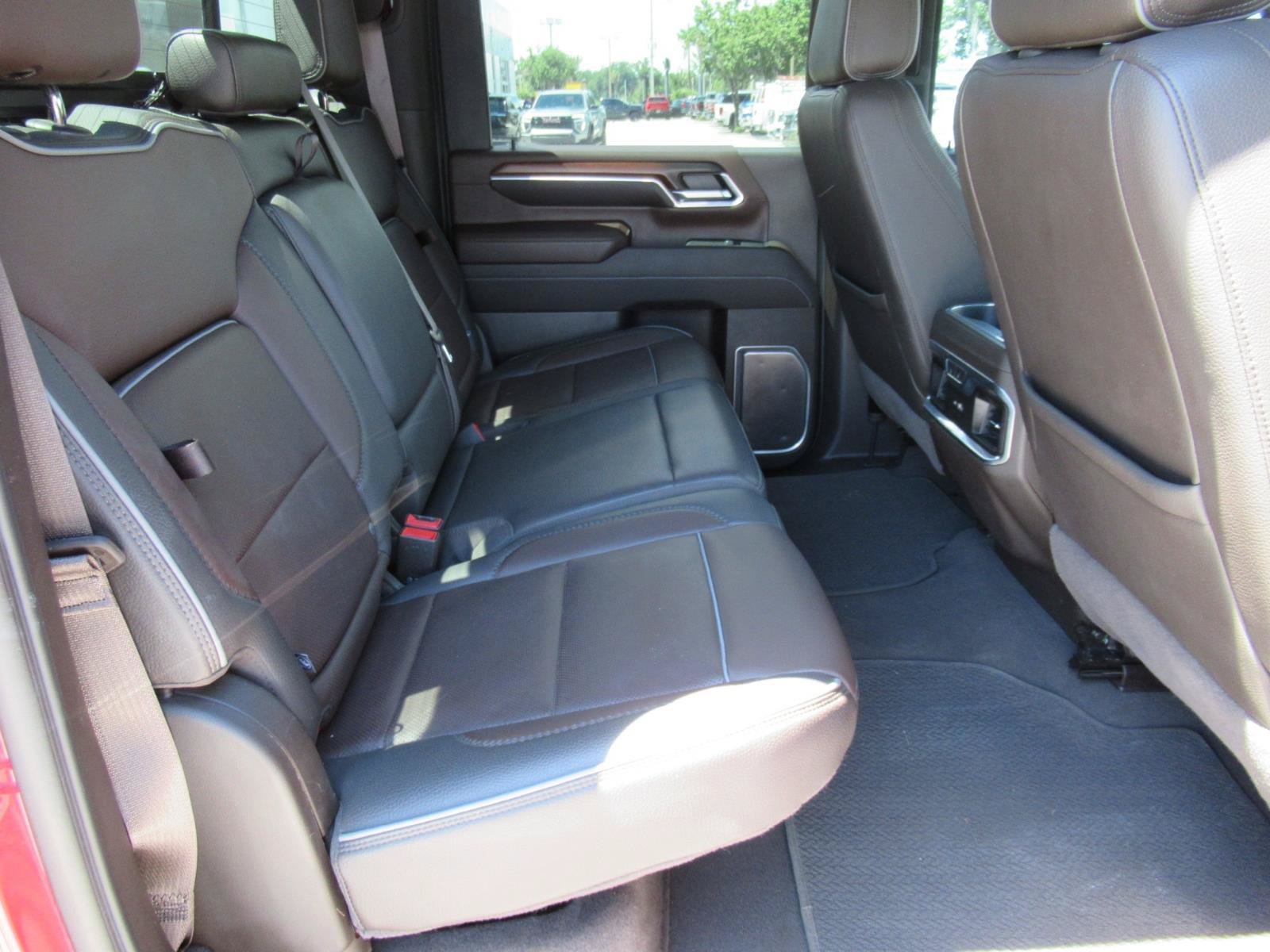Used 2024 GMC Sierra 2500 Denali w/ Denali Reserve Package AWD/4WD image 35