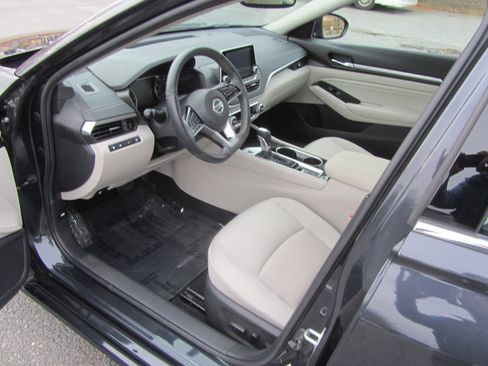 Used 2020 Nissan Altima 2.5 SV image 16