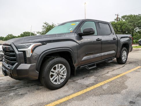 Used 2022 Toyota Tundra SR5 AWD/4WD image 3
