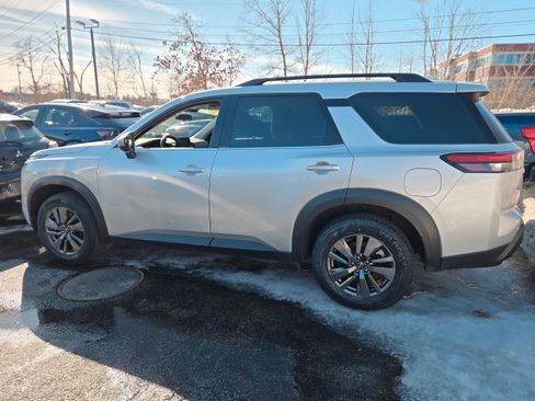 Certified 2024 Nissan Pathfinder SV AWD/4WD image 5