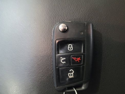 Used 2015 Volkswagen Golf 4-Door FWD image 32
