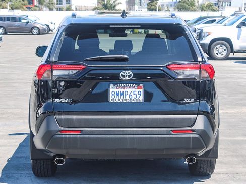 Certified 2019 Toyota RAV4 XLE w/ Convenience Package image 8