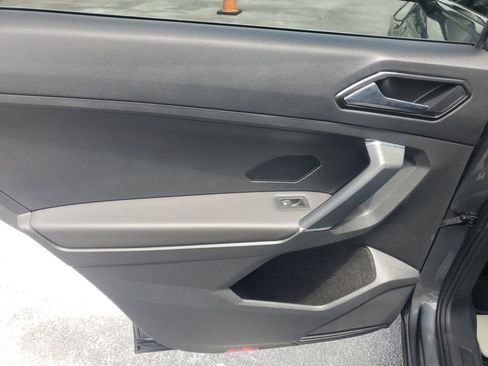 Used 2018 Volkswagen Tiguan SE image 14