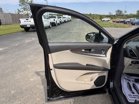 Used 2019 Lincoln Nautilus Reserve AWD/4WD image 8