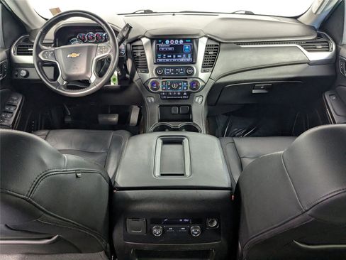 Used 2017 Chevrolet Suburban LT image 7