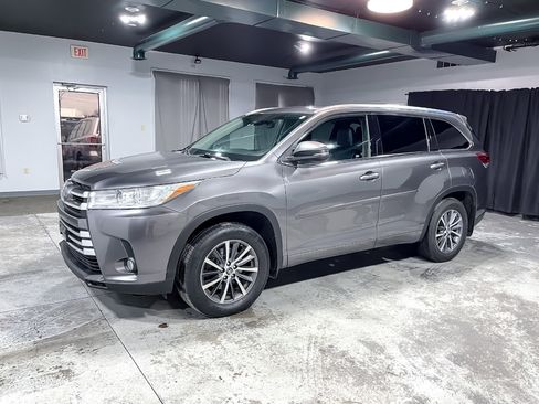 Used 2018 Toyota Highlander XLE image 4