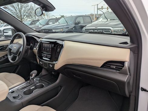 Used 2023 Chevrolet Traverse LS image 19