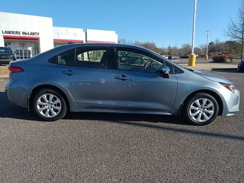 Used 2023 Toyota Corolla LE image 2
