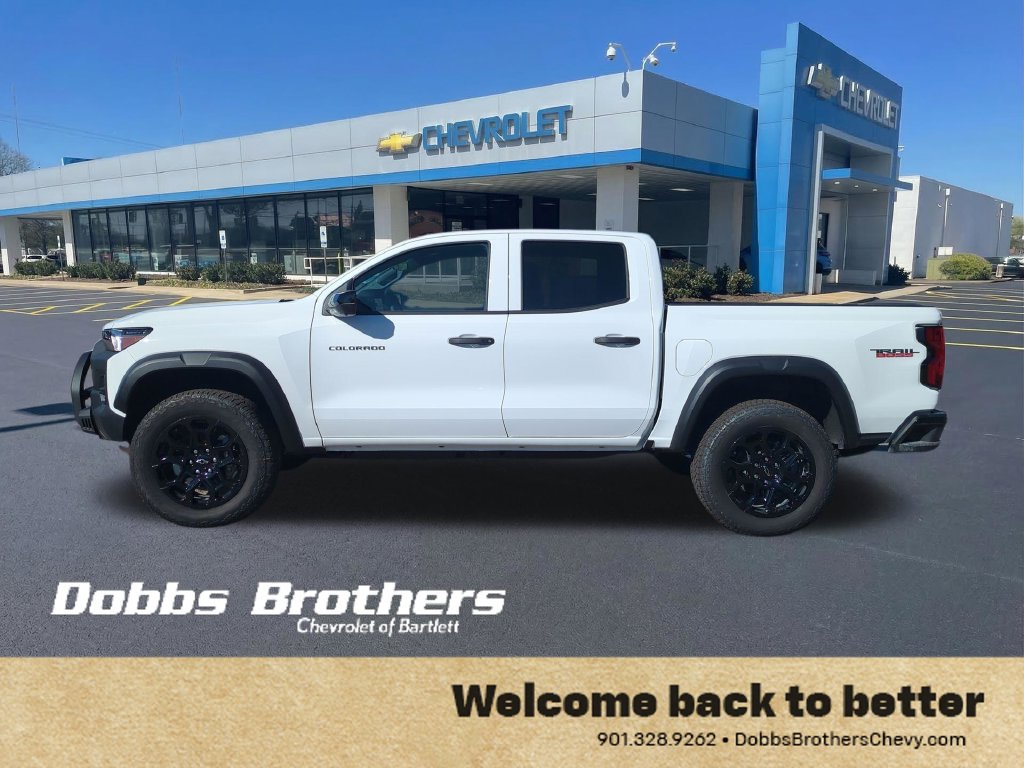 New 2026 Chevrolet Colorado Trail Boss w/ Off-Road Front Bumper Package AWD/4WD image 6