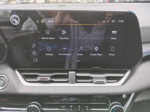 Used 2025 Chevrolet Equinox LT FWD image 7