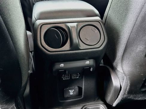 Used 2025 Jeep Wrangler Unlimited Rubicon AWD/4WD image 23