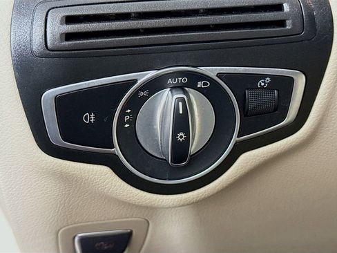 Used 2021 Mercedes-Benz GLC 300 4MATIC image 13