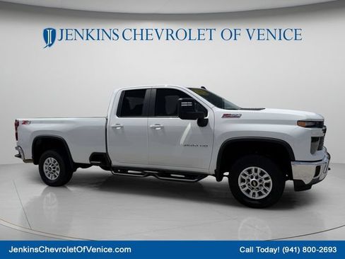 Used 2025 Chevrolet Silverado 2500 LT w/ Convenience Package AWD/4WD image 2