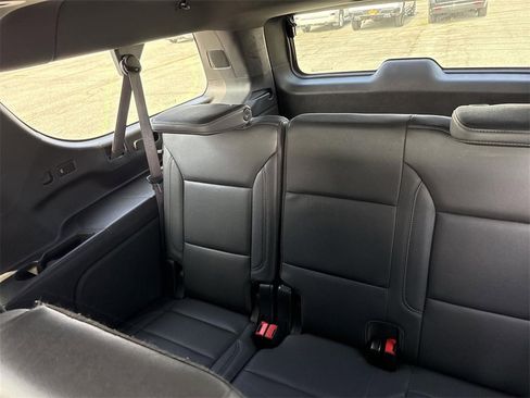 Used 2024 Chevrolet Suburban LT image 33