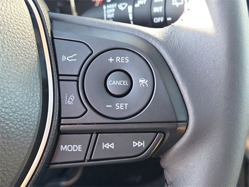 Used 2025 Toyota RAV4 XLE Premium image 27