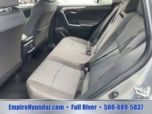 Used 2025 Toyota RAV4 XLE AWD/4WD image 15