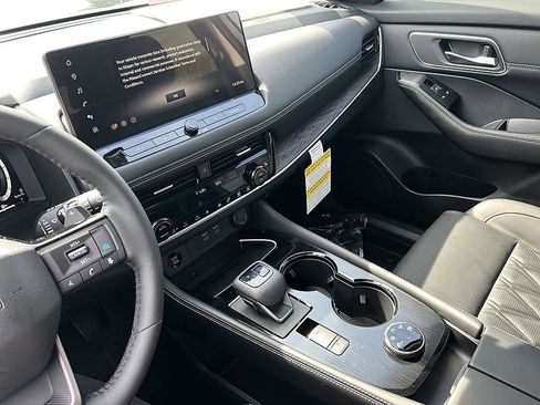 New 2026 Nissan Rogue Platinum w/ Platinum Premium Package image 18