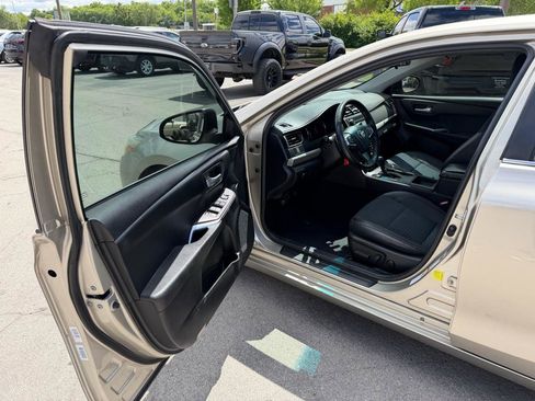 Used 2015 Toyota Camry SE FWD image 12