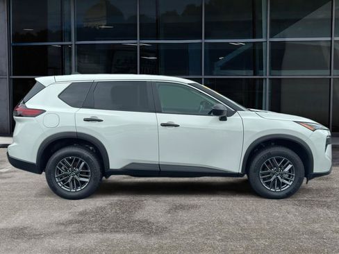 Used 2025 Nissan Rogue S AWD/4WD image 4