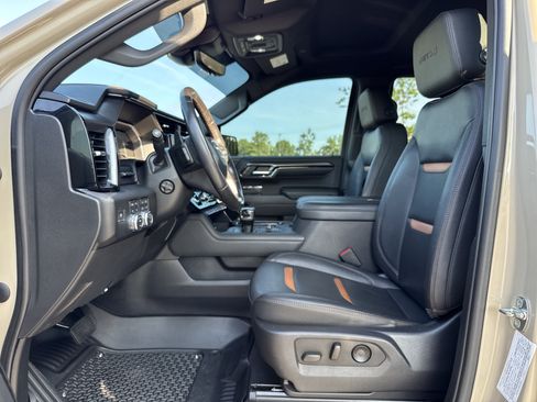 Used 2023 GMC Sierra 1500 AT4 w/ Technology Package AWD/4WD image 17