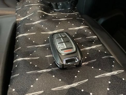 Used 2025 Chrysler Pacifica Select FWD image 97