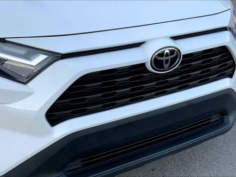 Used 2022 Toyota RAV4 XLE FWD image 29
