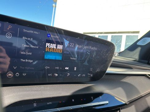 Used 2025 Buick Enclave Avenir image 21