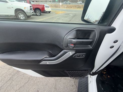 Used 2017 Jeep Wrangler Unlimited Sahara w/ Dual Top Group image 15