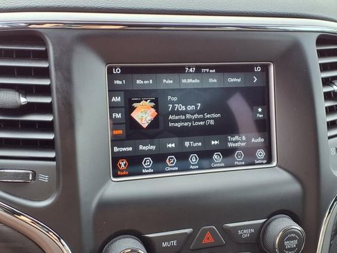 Used 2021 Jeep Grand Cherokee Laredo image 6