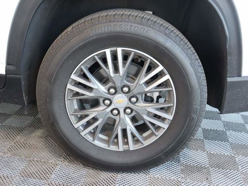 Used 2025 Chevrolet Traverse LT w/ LPO, Floor Liner Package FWD image 18