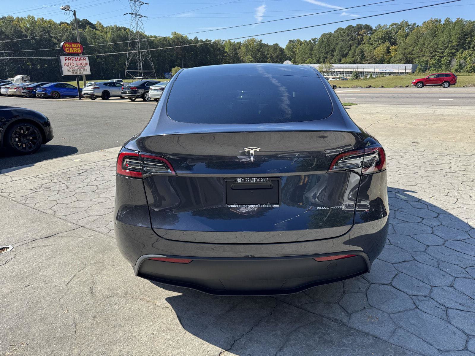 Used 2024 Tesla Model Y Long Range AWD/4WD image 11