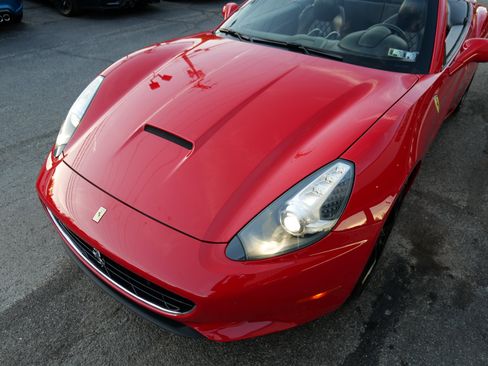 Used 2014 Ferrari California image 76