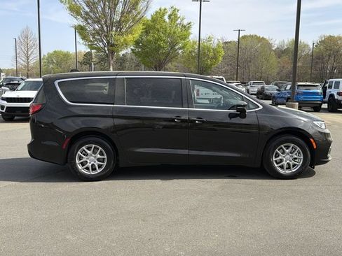 New 2026 Chrysler Pacifica Select FWD image 13
