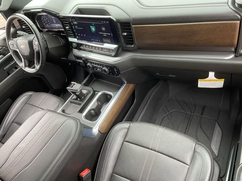 Used 2024 Chevrolet Silverado 1500 High Country w/ High Country Premium Package image 12
