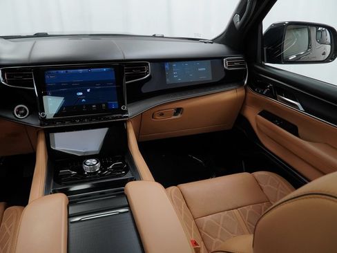 Certified 2025 Jeep Grand Wagoneer Series III w/ Rear Seat Video Group 1 AWD/4WD image 33
