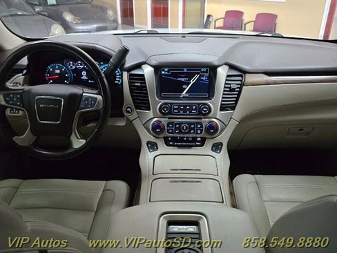 Used 2020 GMC Yukon XL Denali w/ Denali Premium Package AWD/4WD image 25