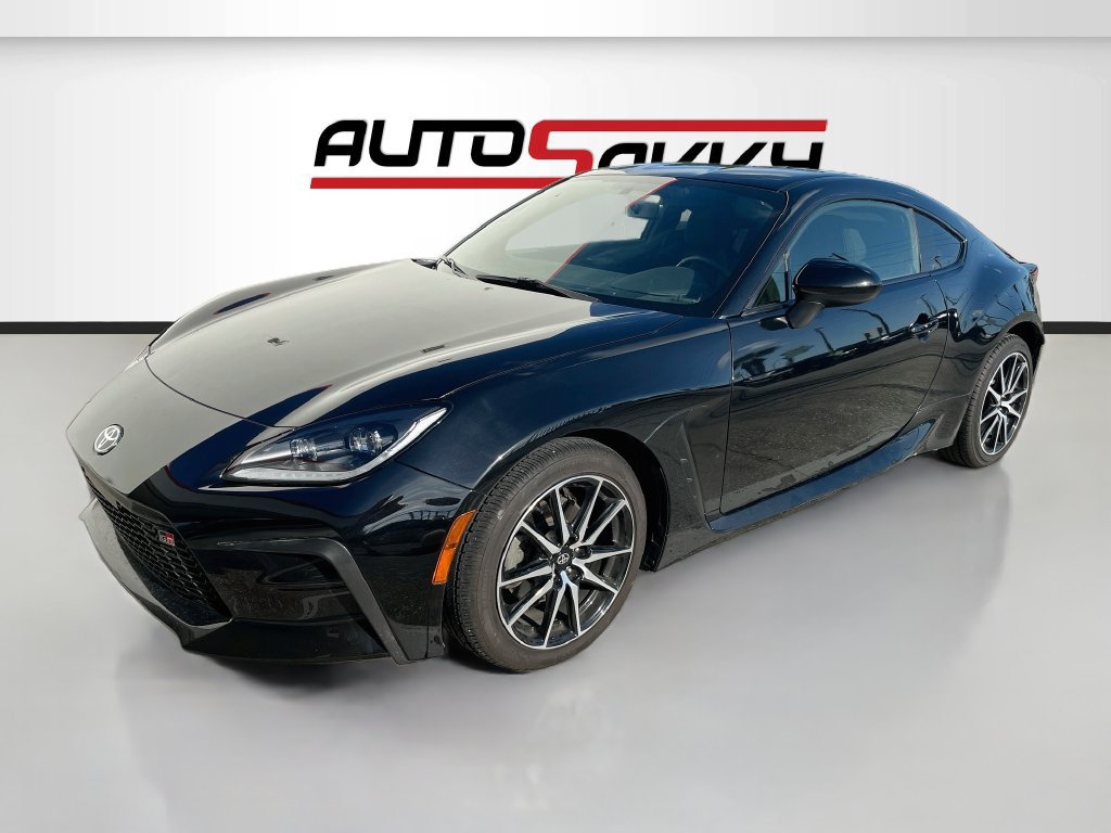Used 2024 Toyota GR86 RWD image 3