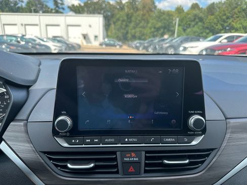 Used 2025 Nissan Altima 2.5 SV image 11