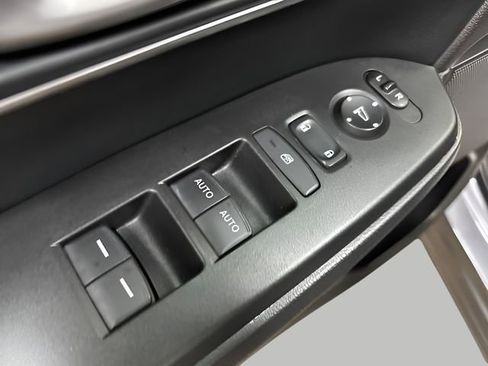 Used 2019 Honda CR-V Touring image 11
