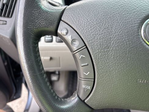 Used 2005 Toyota Highlander 2WD V6 w/ 3rd Row image 13